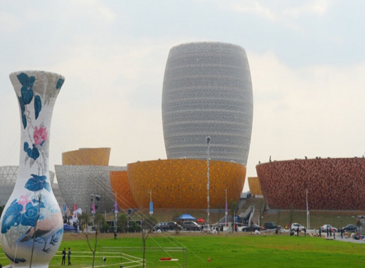 湖南现"奇葩"陶瓷器皿建筑群 总投资高达27亿元